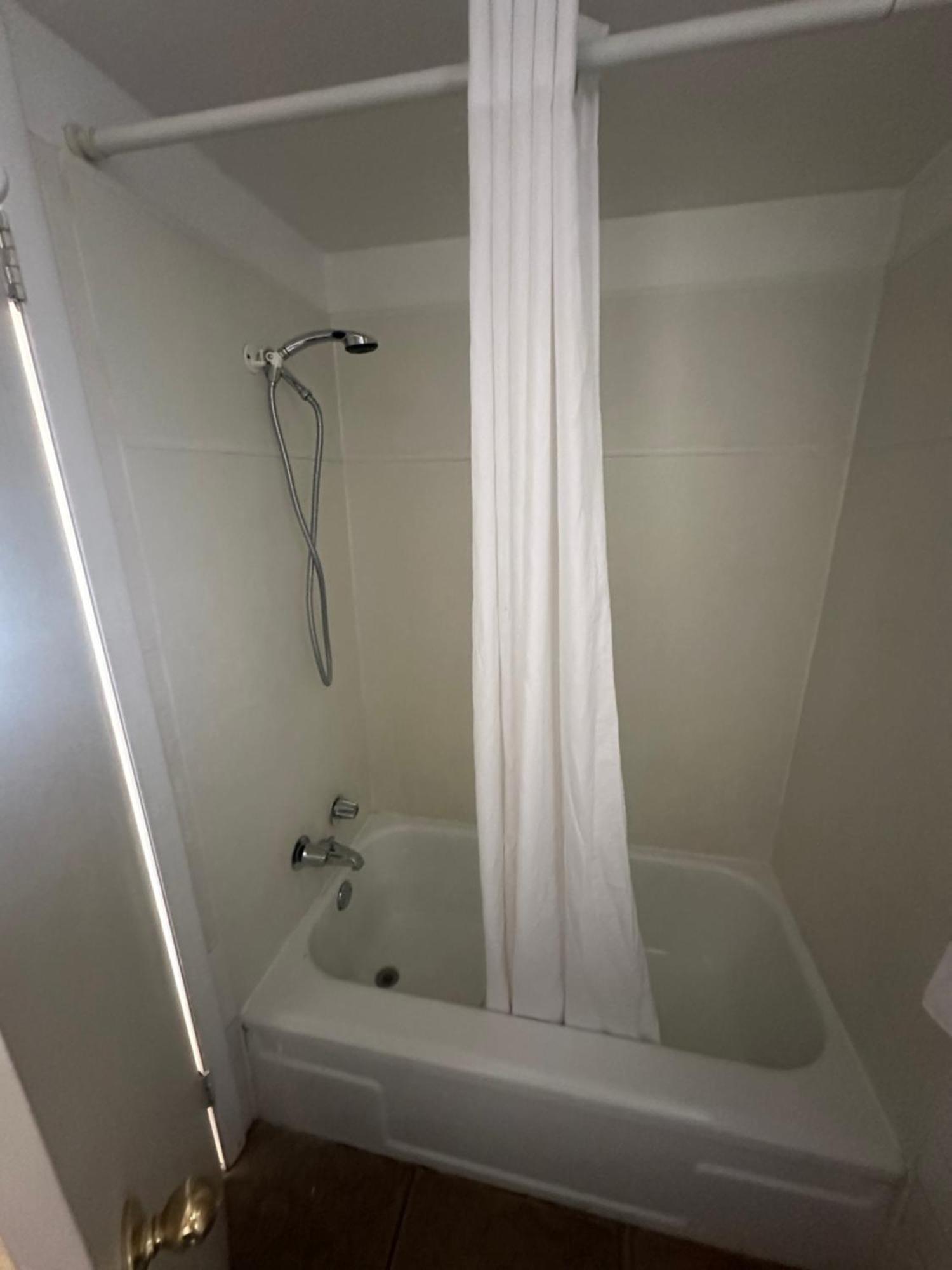 إلي Grand Central Motel المظهر الخارجي الصورة